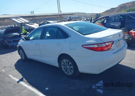 2015 Toyota Camry Le z USA, uszkodzony, nr VIN 4T4BF1FK0FR480324